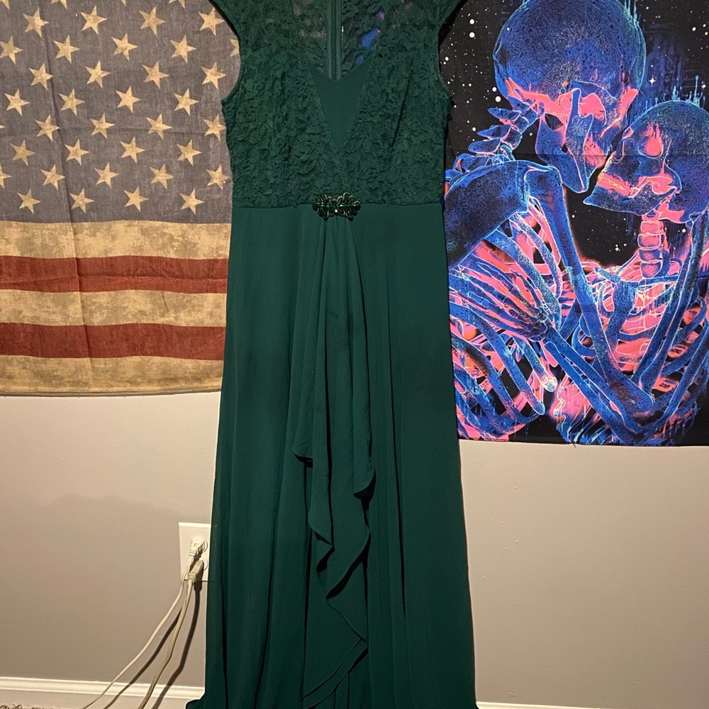 Elegant Green Lace Evening Dress